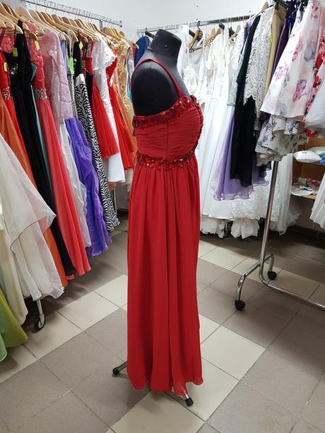 Spoločenské šaty šité u nás vo veľkosti m/l, l / m
