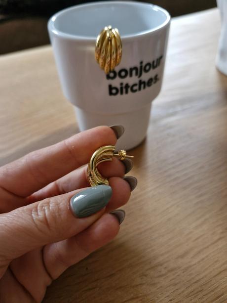 Dámske výrazné náušnice,