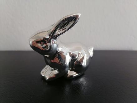 Strieborný porcelánový zajko, 