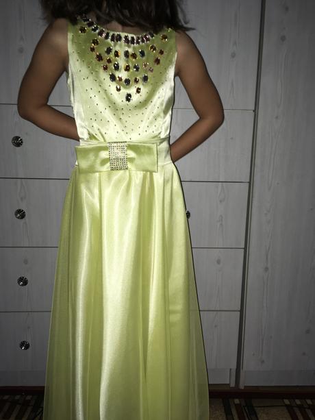 Kamienkom ozdobene slavnostne šaty, 134