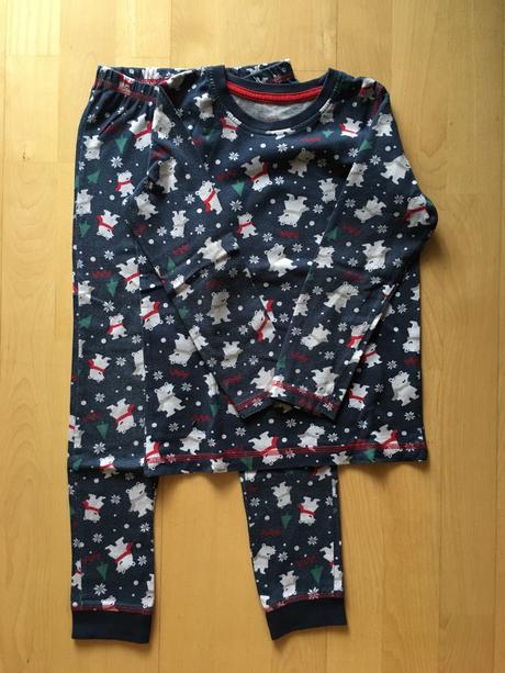 Pyzamko s ladovymi medvedmi v. 110/116, lupilu,110