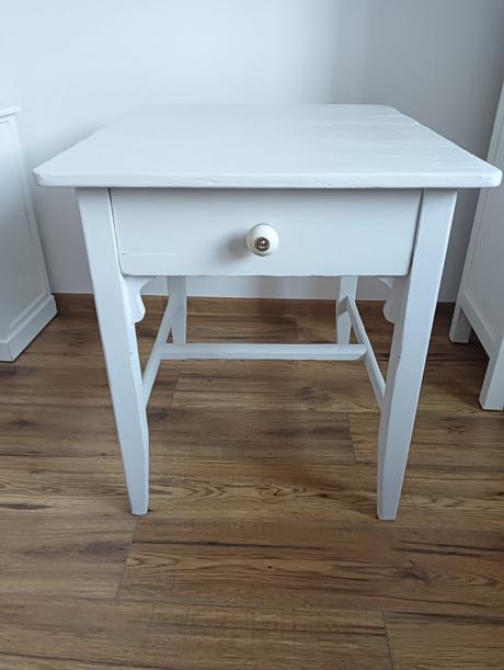 Retro stolík z masívneho dreva s 2 zásuvkami, 