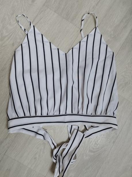 Pruzkovany letný top, s