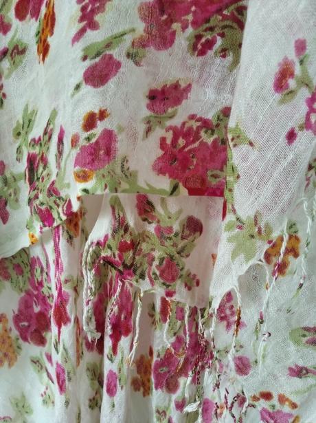 Kvietkovaný šál na leto,