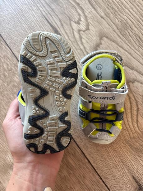 Sandálky, sprandi,22