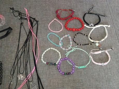 Bižutéria cena spolu dievcata a teenagerky, 