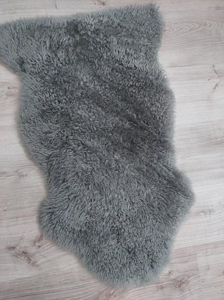 Krasna kozusina na zem, 