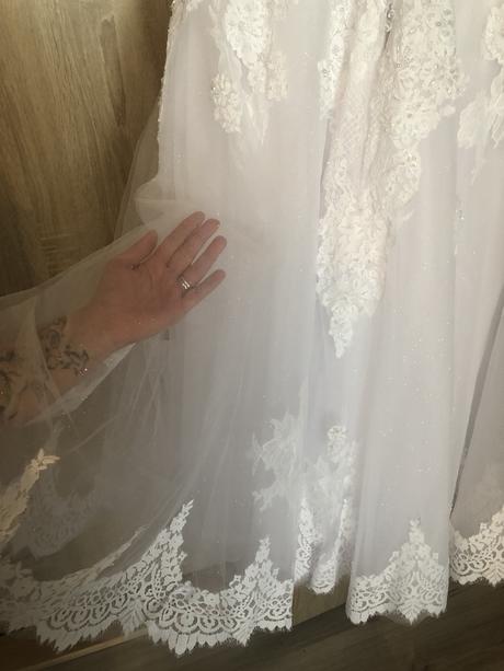 Čipkované/ľahúčke svadobné šaty, 38