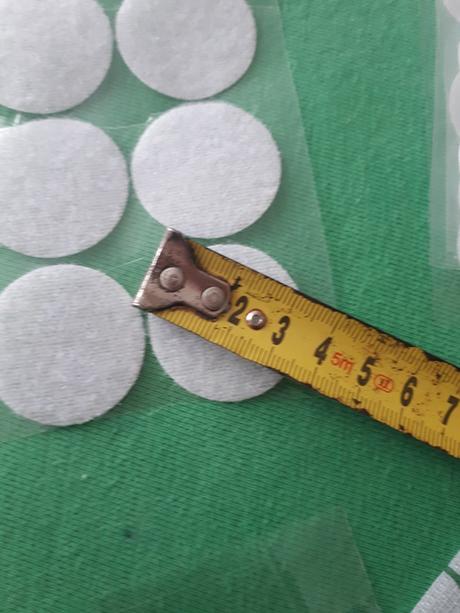 Suchy zips biele kruzky 3,5 cm priemer,