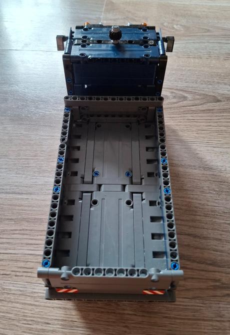 Lego technic 42203 vyklápací nákladiak,