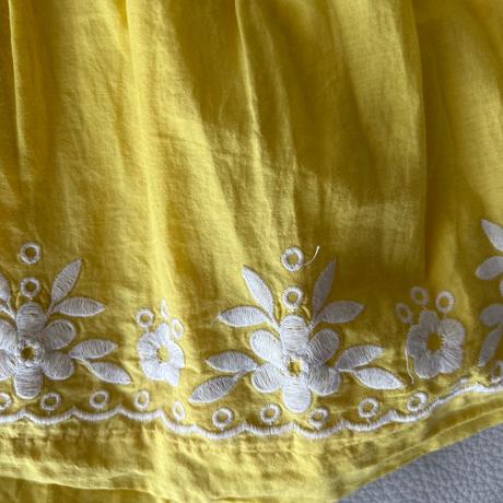 Tahari šaty vel. 3-4, 104