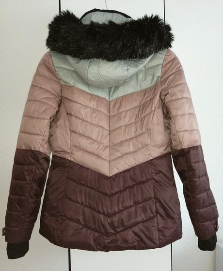Pekná lyžiarská bunda, 36