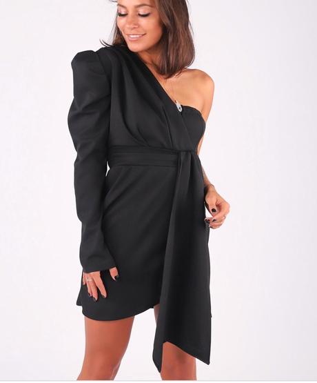 Šaty na jedno rameno, extravagantné, 