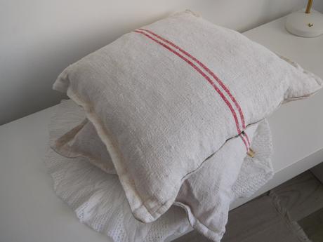 Vankúše menšie , vačšie, podlhovasté,, 