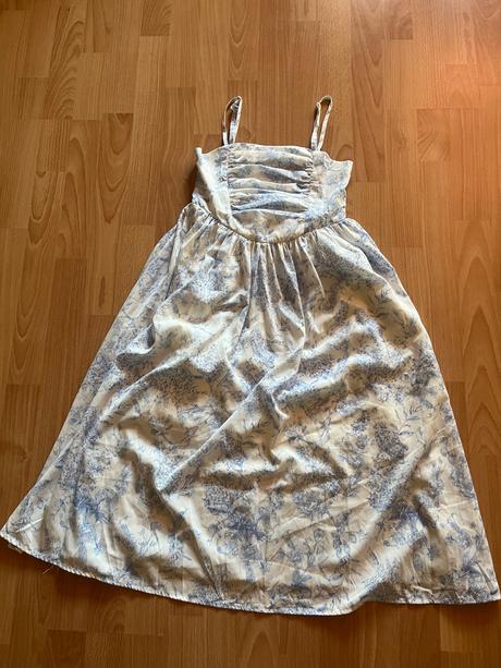 Dievčenské šaty, 146