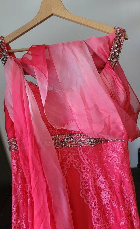 Dlhé spoločenské šaty, 40