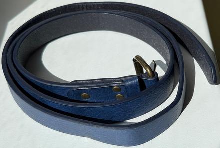 Modrý kožený opasok 115cm,