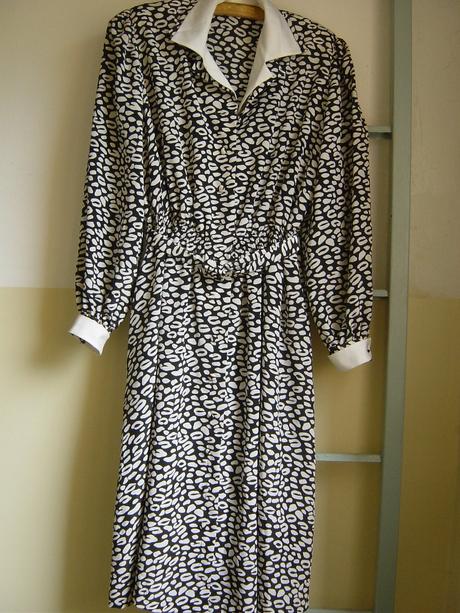 Šaty čiernobiele s límčekom, 48