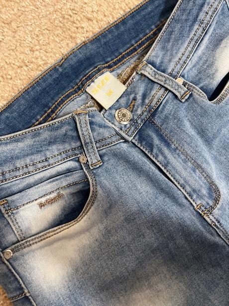 Roztrhane rifle push up, 26