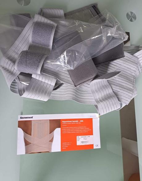 Nová napomínacia bandáž, na vyrovnávanie chrbtice,