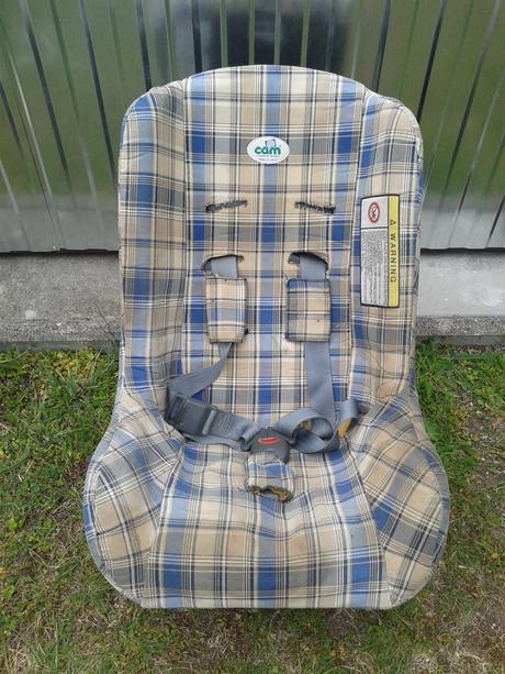 Sedačka do auta, cam