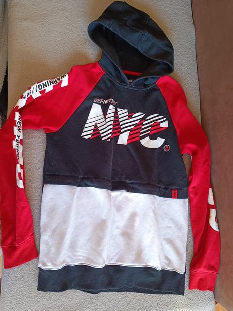 Mikina chapter v.s, chapter young,s