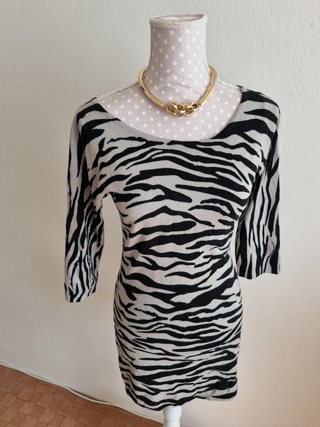 Sivo-čierny dlhší svetrík f&f veľ. 38, f&f,38