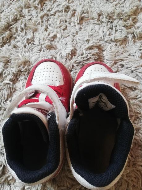 Červeno - biele, nike,22