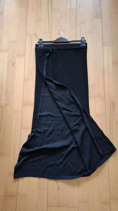 Cierna plazova sukna s rozparkom, m