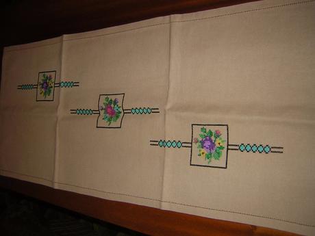 Ručne vyšívaný obrus, 