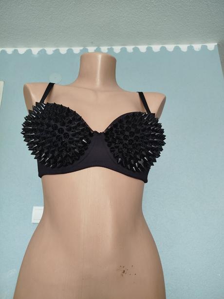 Spiked podprsenka, 85b