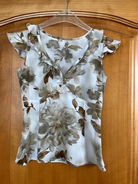 Romantická blúzka s volánikmi, xs