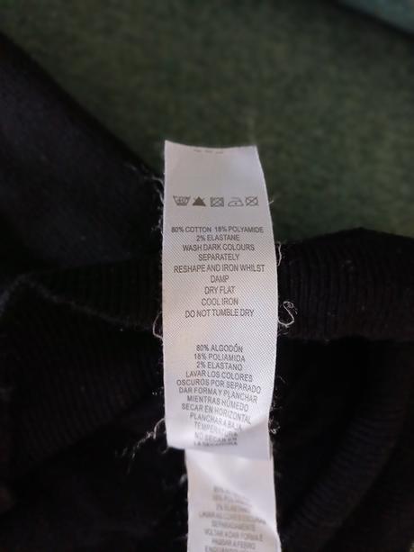 Čierny sveter, atmosphere,40