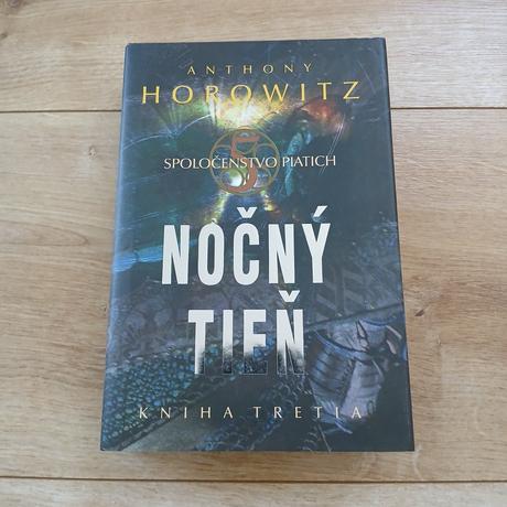 Anthony horowitz nočný tieň, 