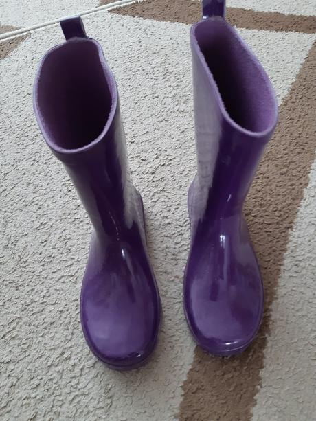 Dievcenske cizmy, 33