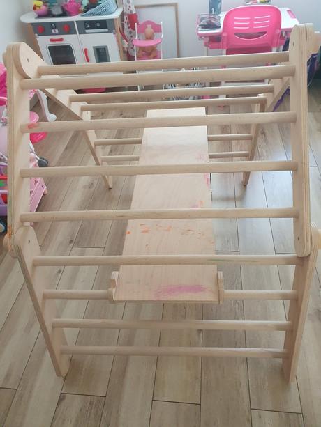 Drevený triangel s doskou., 