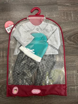 Götz nove oblecenie sive so zelenou čiapočkou, 