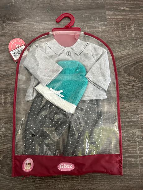 Götz nove oblecenie sive so zelenou čiapočkou, 