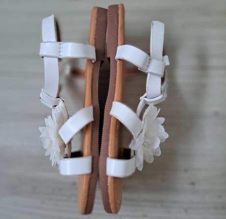 Sandálky s bielymi kvetmi, sinsay,27