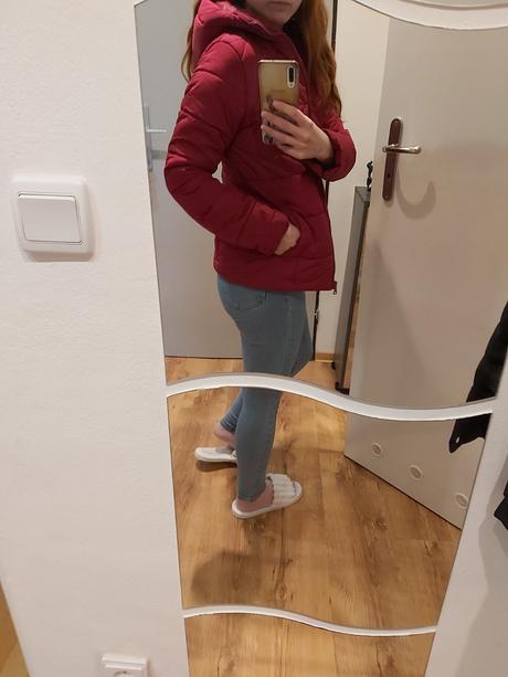 Červená bunda., gate,34