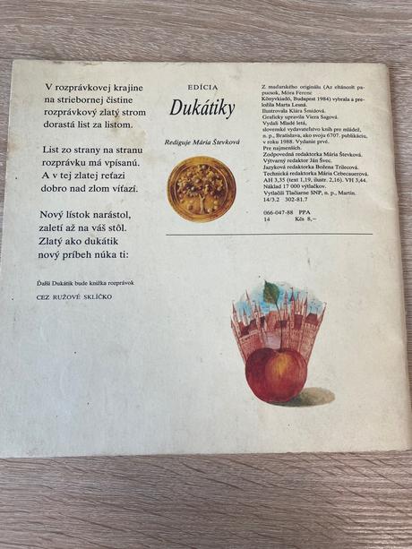 Krásna stará mini retro kniha pretancované papučky,