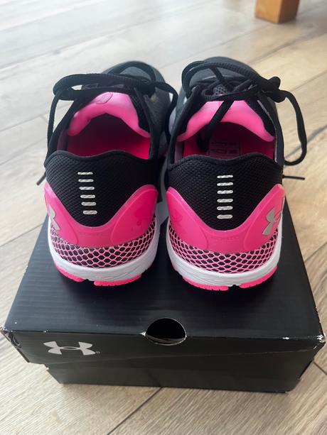 Damske bežecké tenisky ua, under armour,36