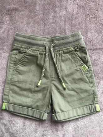 Šortky, f&f,86