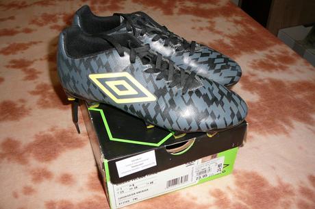 Kopačky umbro + chrániče umbro, 38