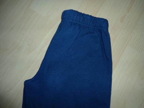 Tmavomodre teplaky, 110