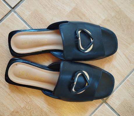 Čierne letné našuchovačky, 40