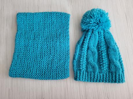 Čiapka s brmbolcom a nákrčník., 98