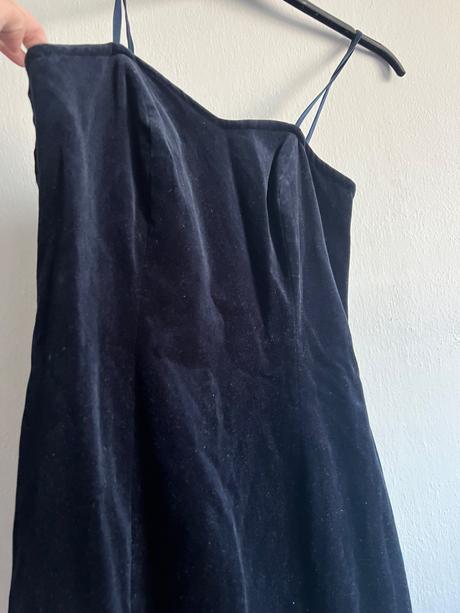 Vintage zamatove saty tmavomodra uzasne priliehave, s