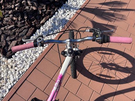 Nádherný bicyklik pre dievča, specialized,20