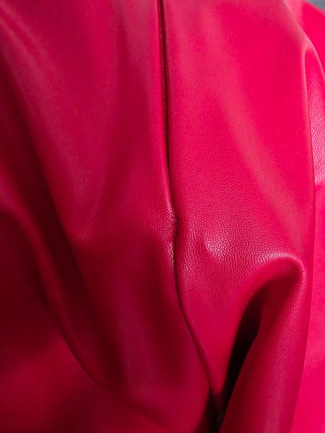 Červená koženková sukňa, l